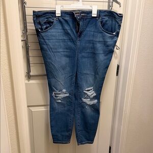 Women's Blue Distressed Jeans 20S